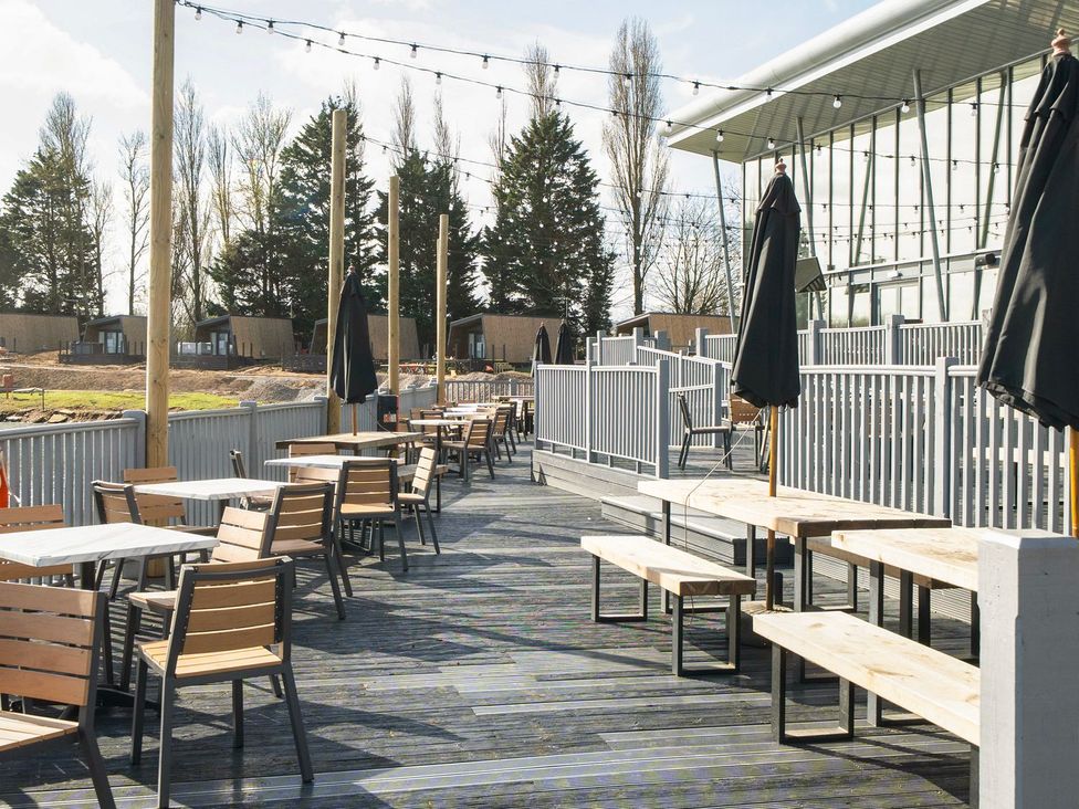 An outdoor seating area with tables and chairs at Kingfisher Caravan - Billing Aquadrome