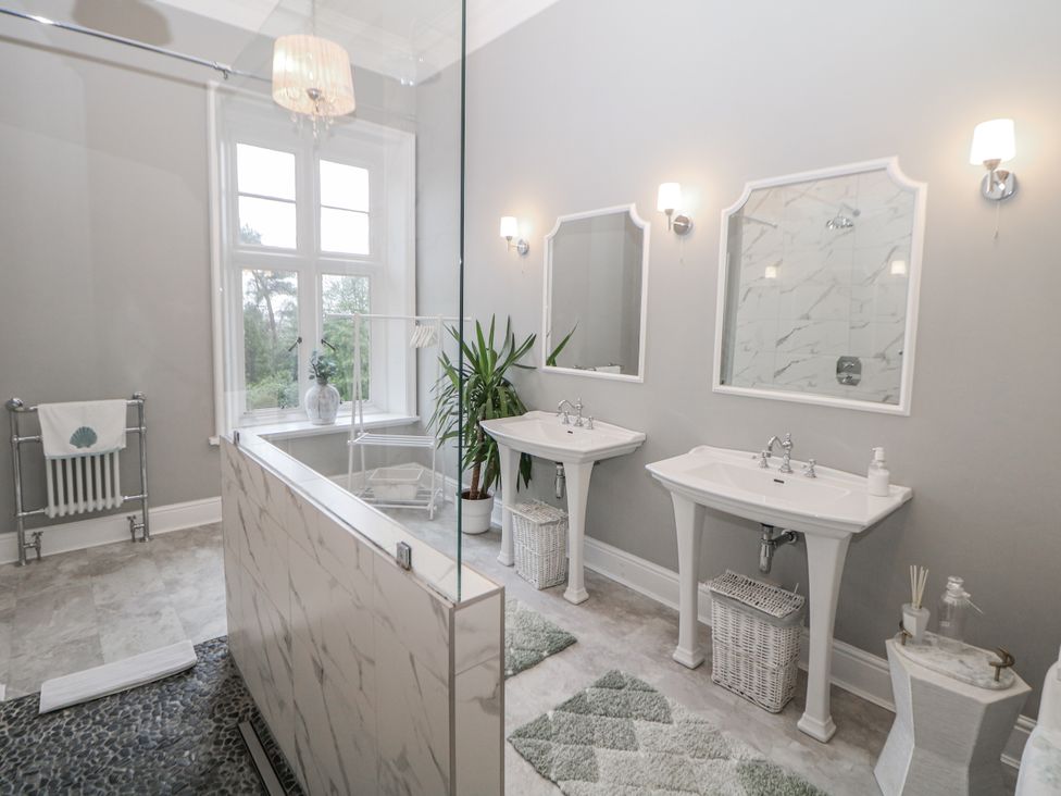 A bathroom with sinks and mirrors at Hallfield Hall in Shirland near Higham