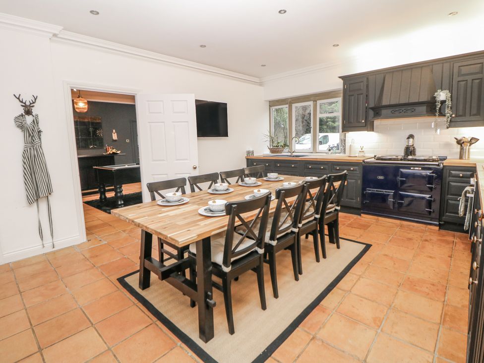 A kitchen with dining table and chairs at Hallfield Hall Cottage in Shirland