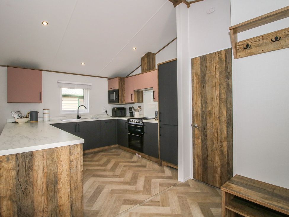 A kitchen with cabinets and appliances at Peony in Eardisland