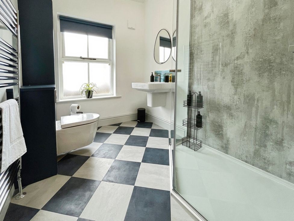 A bathroom featuring a bathtub, sink, and shower at 3 Chapel Square Brookhouse near Caton