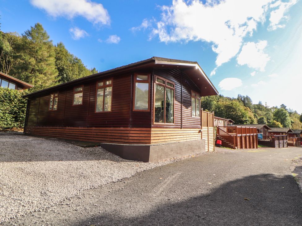 A lodge with a gravel driveway at Swifts Reach Lodge, Kirkstone 10, Limefitt Park near Windermere