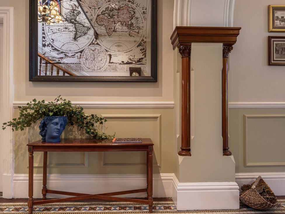 A hallway with a table and a decorative vase at Leathes Head Country House, Borrowdale near Keswick