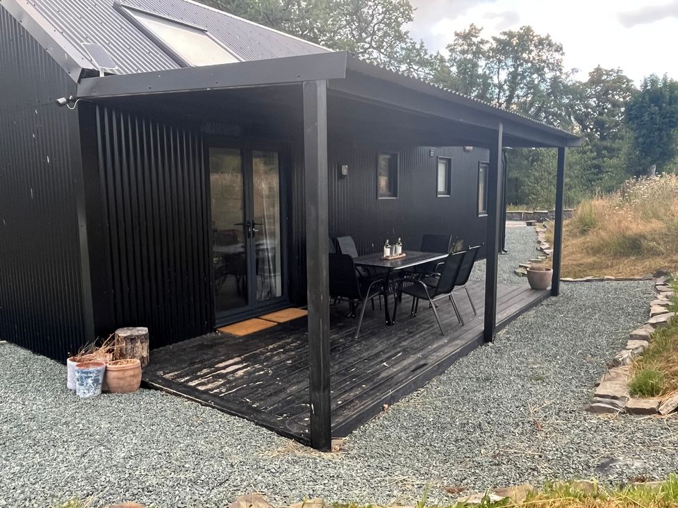 An outdoor area with a table and chairs at Grove Cottage in Gladestry