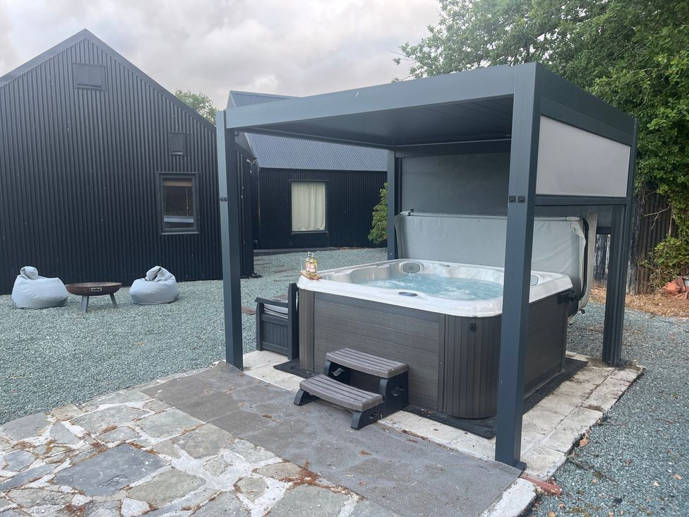 A hot tub under a pavilion in an outdoor area at Grove Cottage in Gladestry