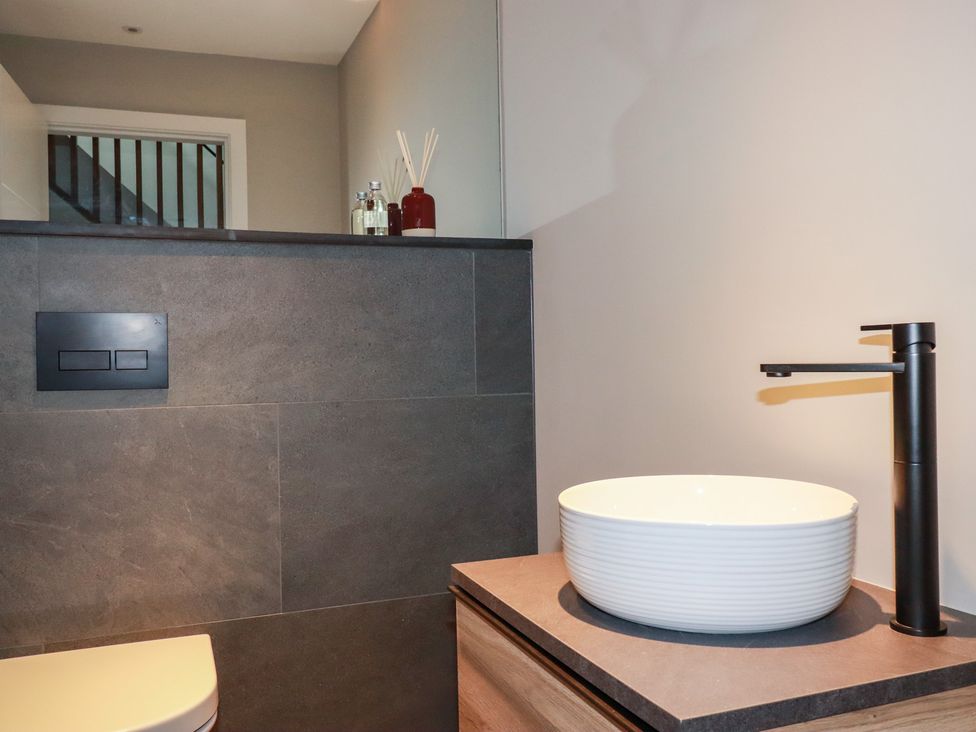 A bathroom with a sink and toilet at Harberton