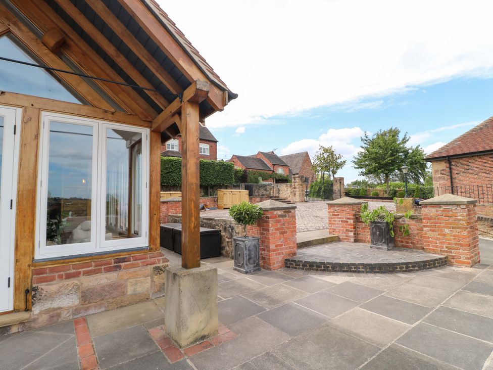 An outdoor area with a pathway and planters at New Elms Farmhouse in Melbourne, Derbyshire