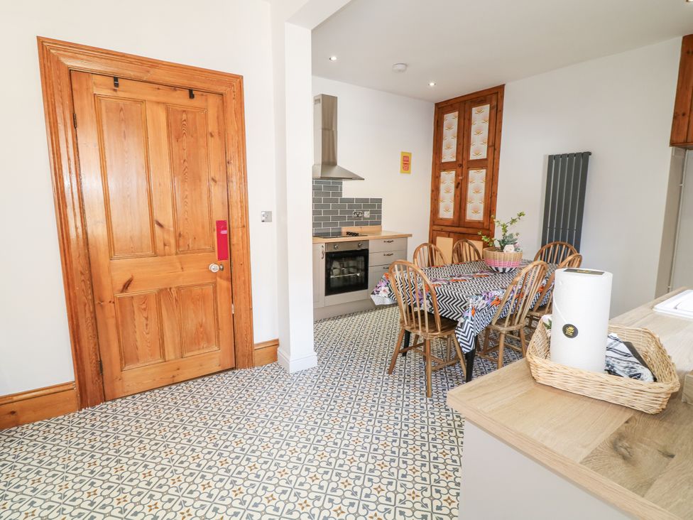 A kitchen with a dining table and oven at 4 South Park, Lincoln