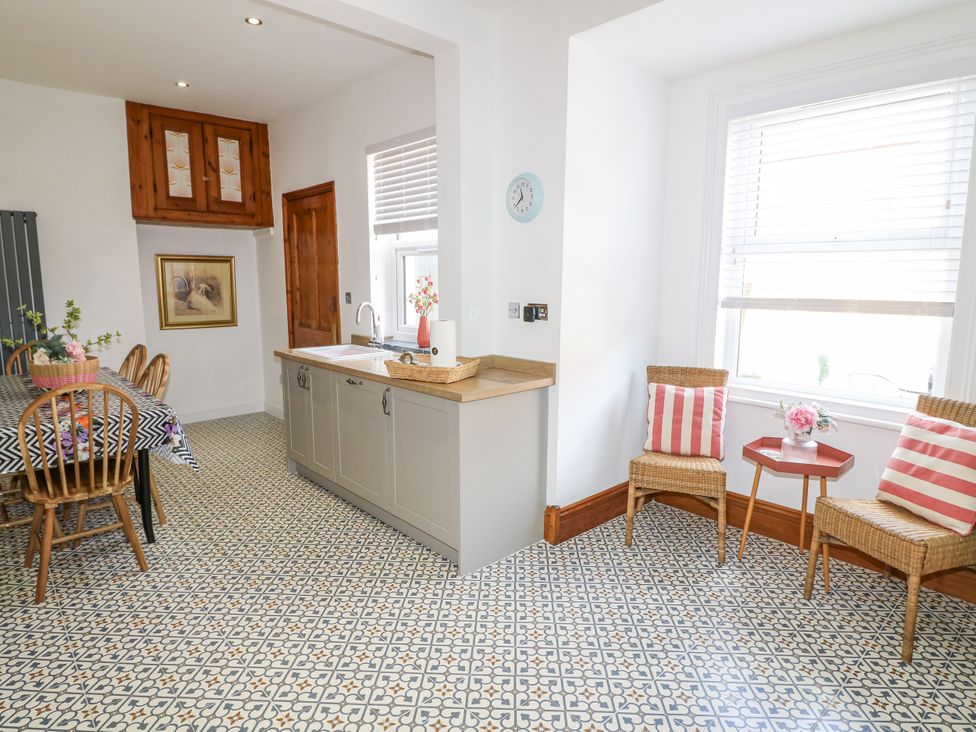 A kitchen with a dining table and chairs at 4 South Park Lincoln