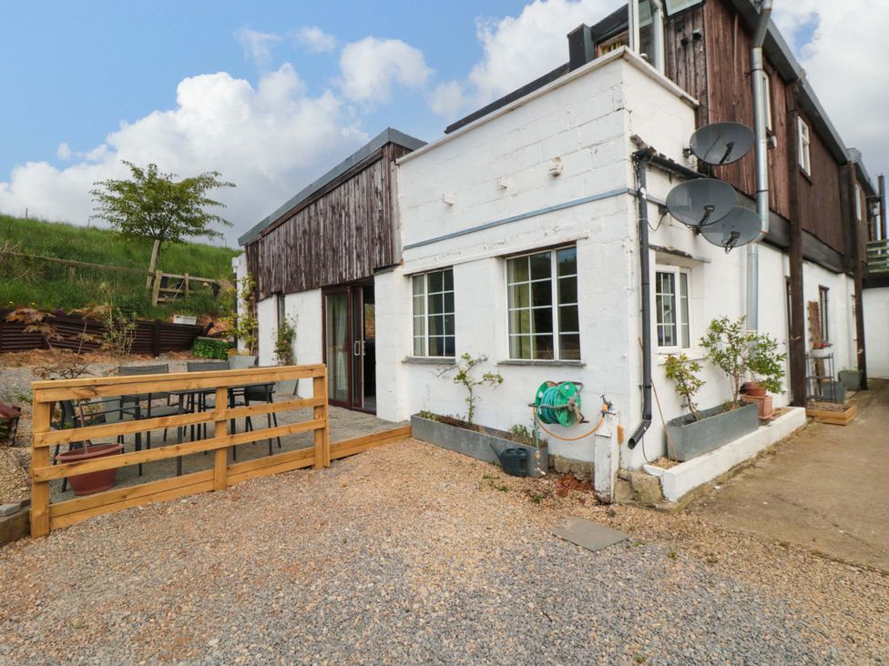An outdoor area with a table and chairs at Grove Stables House in Yarm