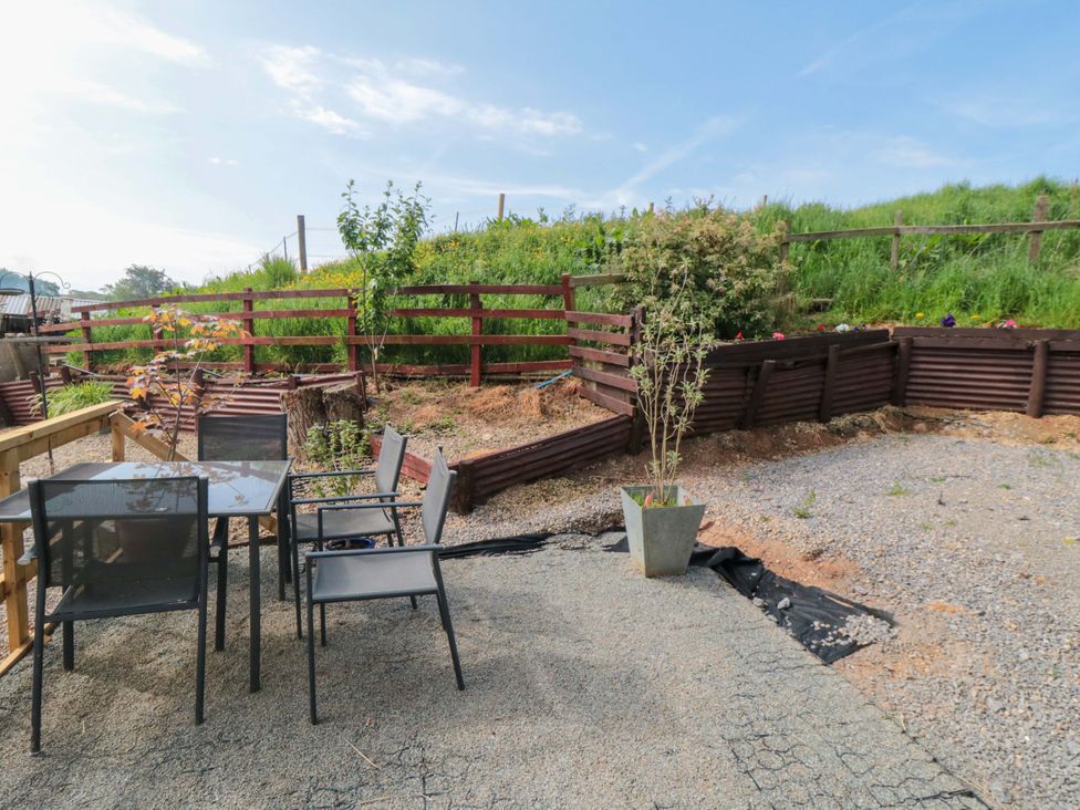 A garden area with a table and chairs at Grove Stables House in Yarm