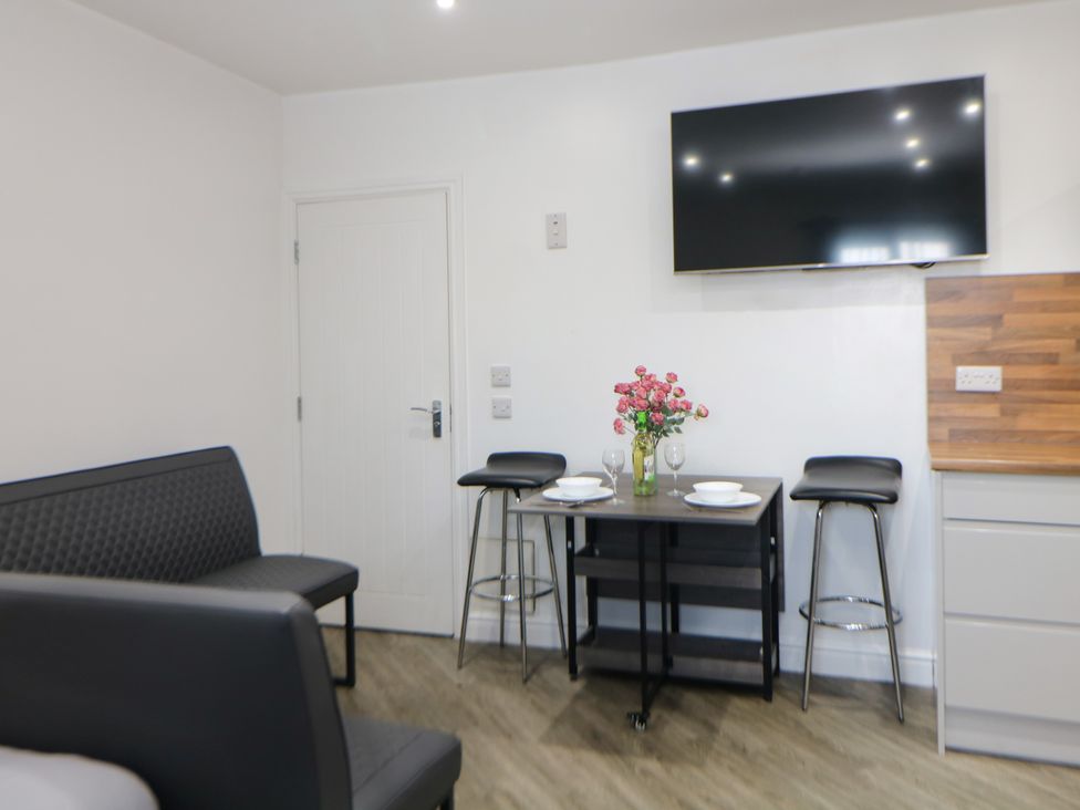 A dining area with a table and chairs at Don Valley Apartment A
