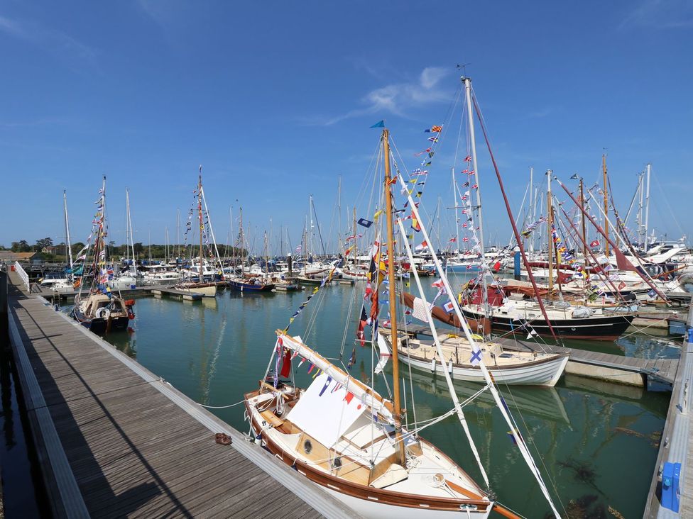 A marina filled with multiple boats and flags at Delaware M7 in Yarmouth