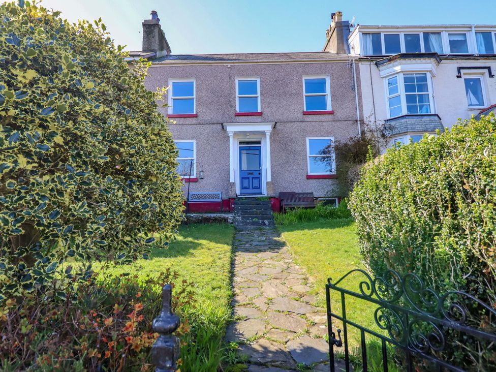 A house with a front garden and pathway at Garth Celyn in Porthmadog