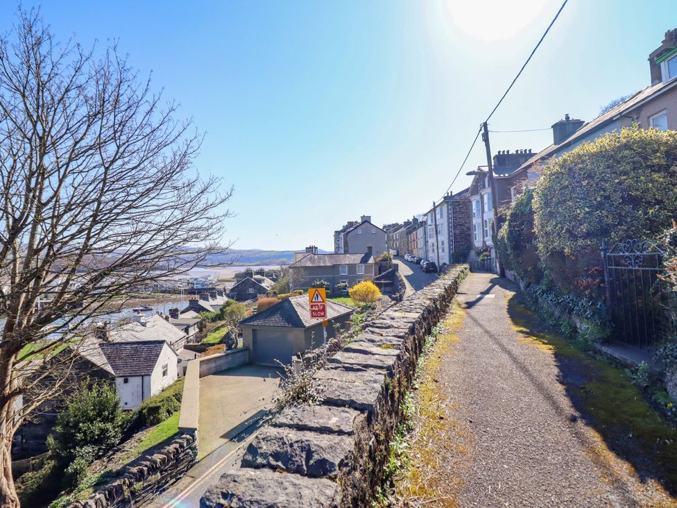 A view of houses along a road with a tree at Garth Celyn in Porthmadog