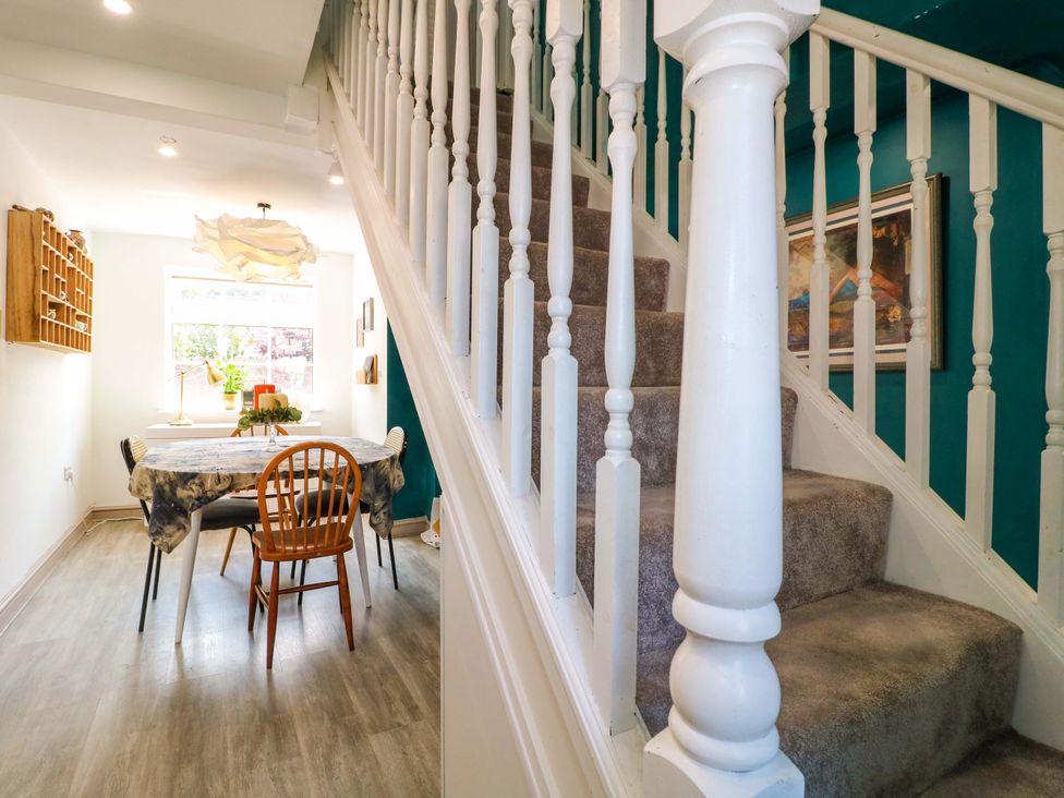 A dining room with a table and chairs at 83 Meeting Street in Quorn