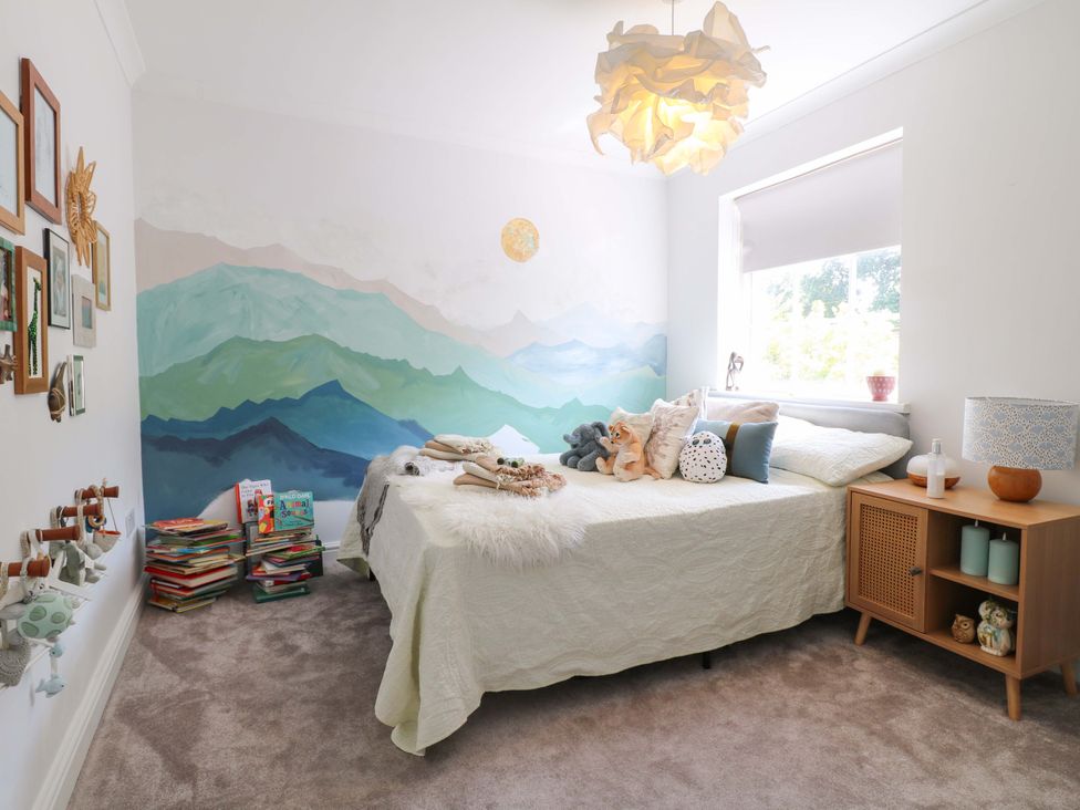 A bedroom with a bed and wall art at 83 Meeting Street in Quorn