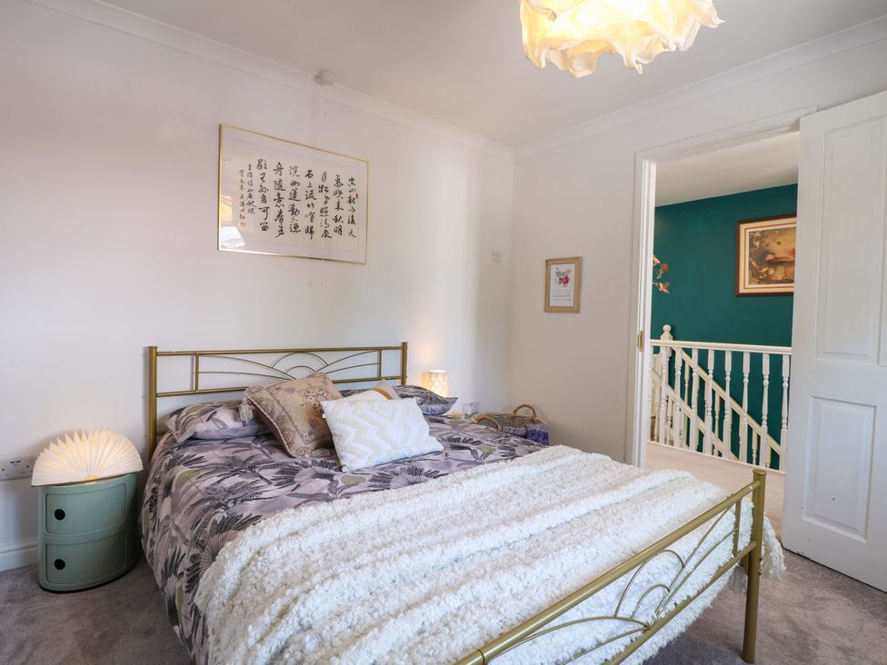 A bedroom with a bed and bedside lamp at 83 Meeting Street in Quorn