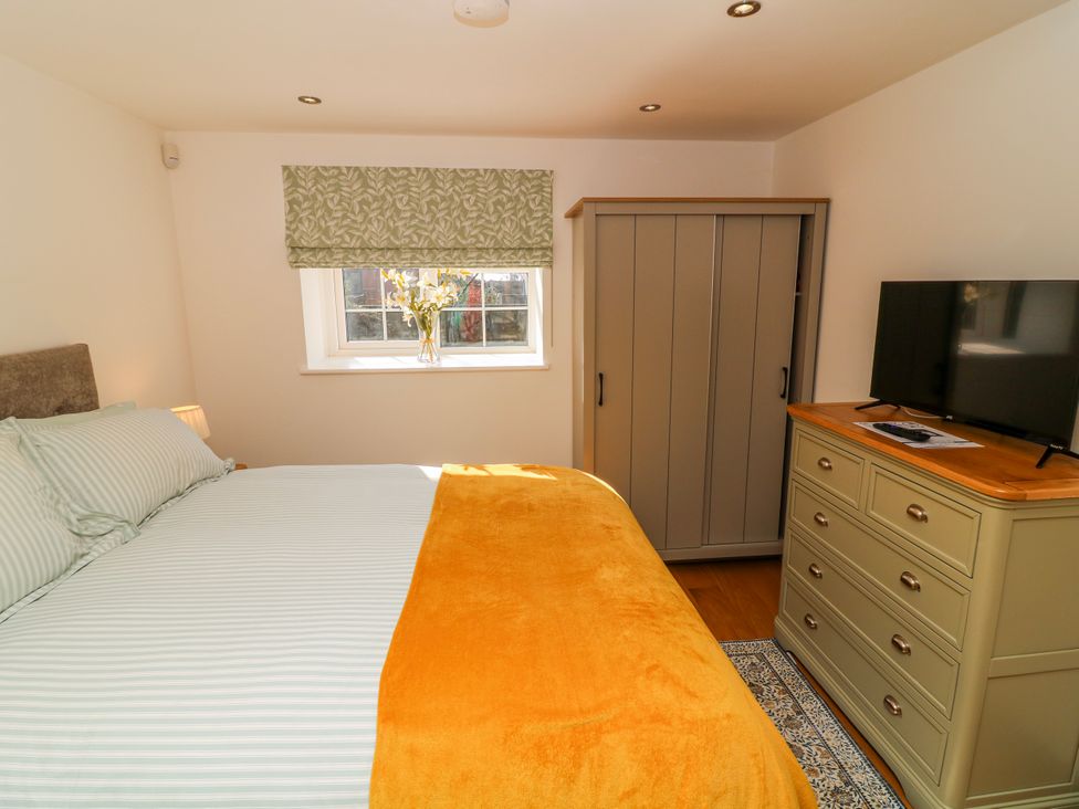 A bedroom with a bed and television at Frog Leap in Scunthorpe