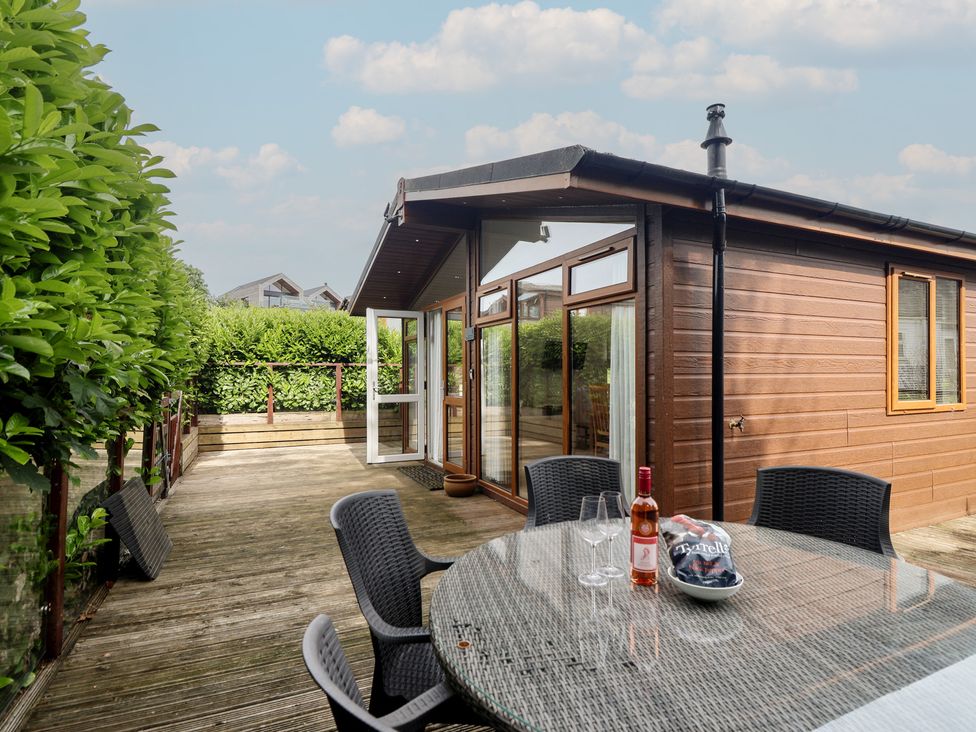 An outdoor space with a table and chairs at Newton Calm in Newton Ferrers