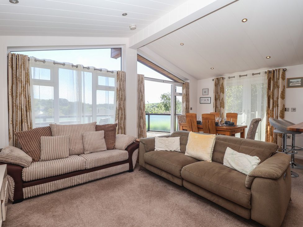 A living room with sofas and a dining area at Skyview in Newton Ferrers