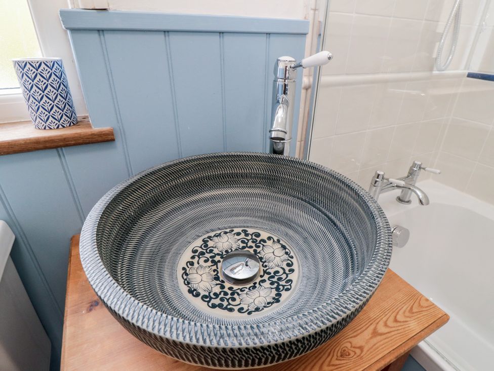 A sink with faucet in a bathroom at Sunny Side in Runswick Bay