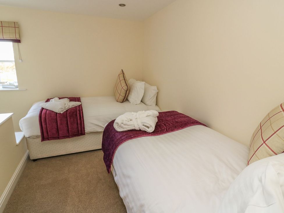 A bedroom with two single beds at Fogga Croft in Skipton