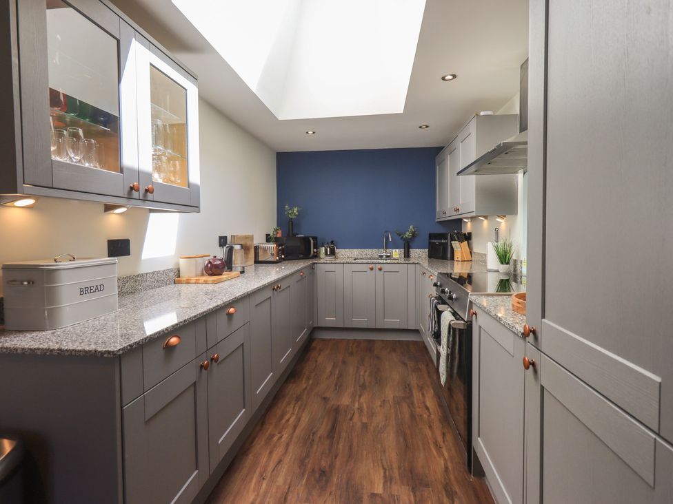 A kitchen with cabinets and appliances at Fogga Croft in Gargrave