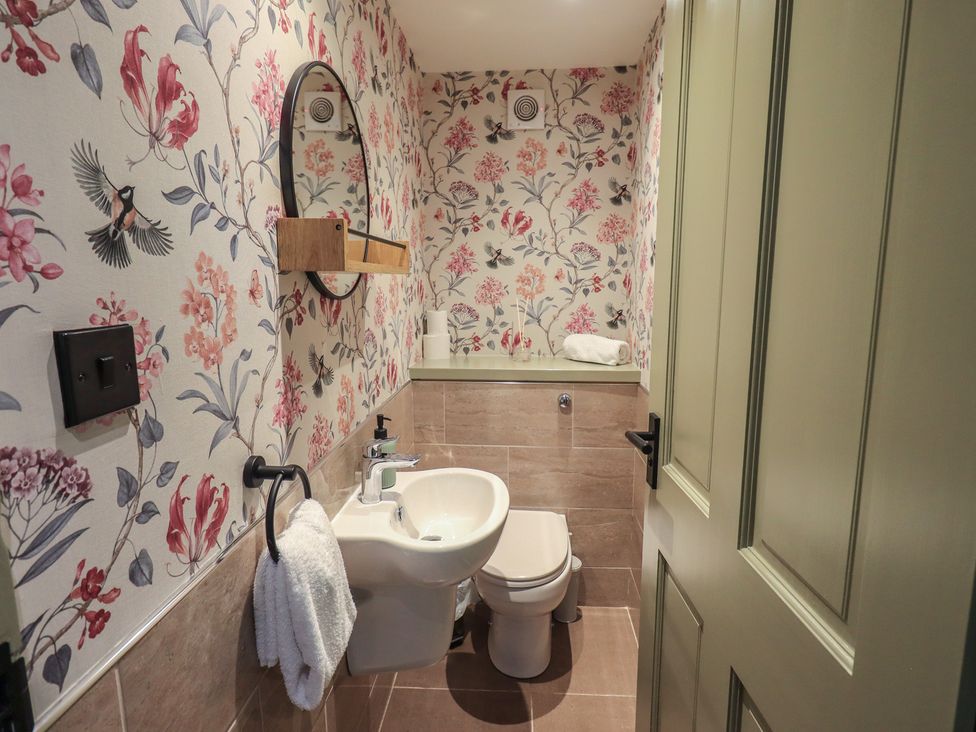 A bathroom with a sink and toilet at Fogga Croft Gargrave