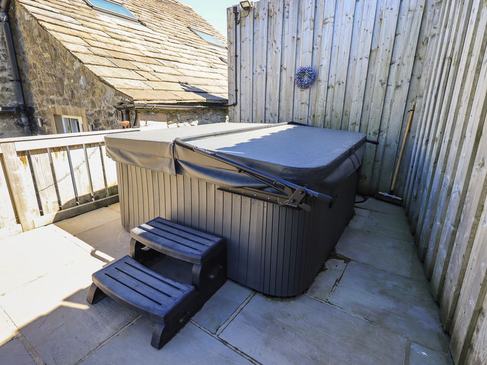 An outdoor area with a hot tub and steps at Fogga Croft in Gargrave