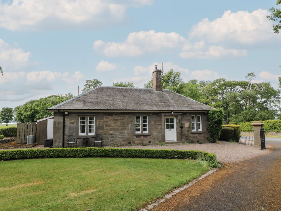 A house with a garden and driveway at Eagle Glen Cottage Kettins near Coupar Angus
