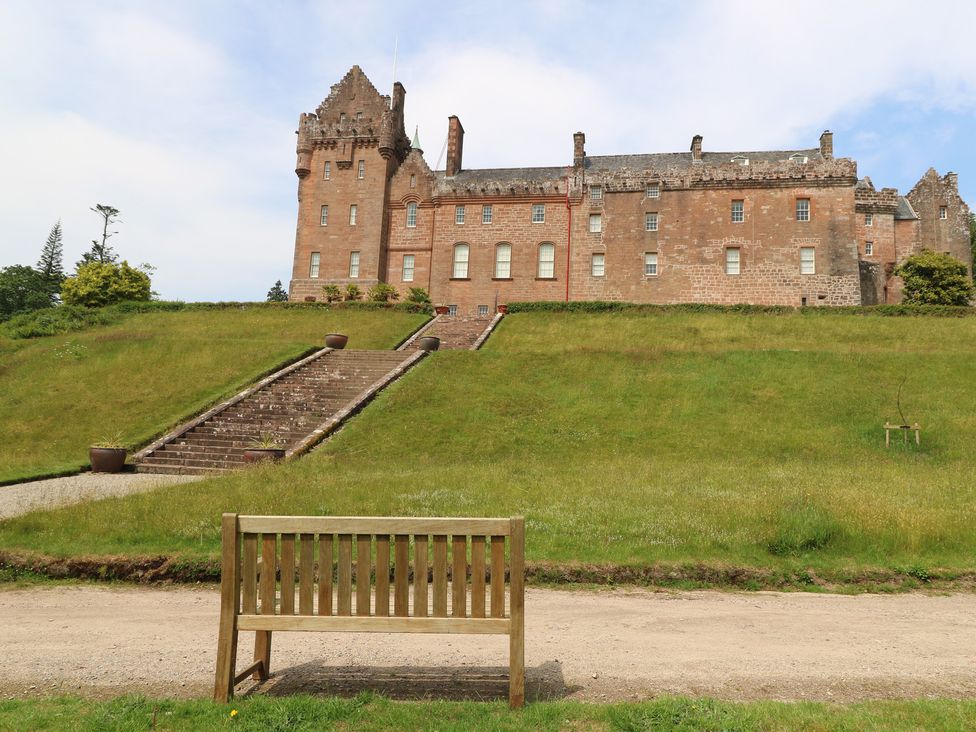 A castle with stairs and a bench in the outdoor area at Shore Lodge in Brodick