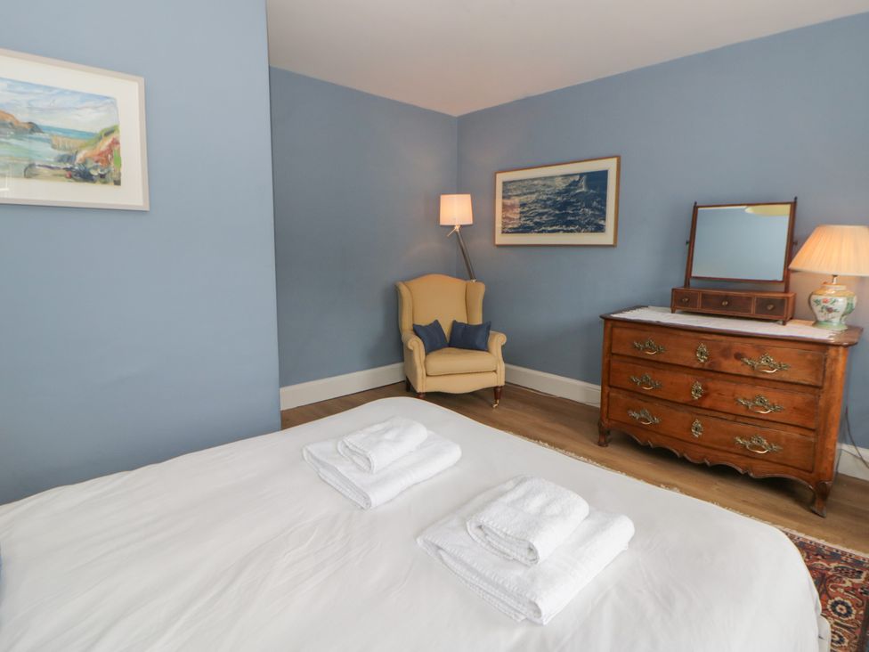 A bedroom with towels on a bed at Ty Clyd Newport, Pembrokeshire