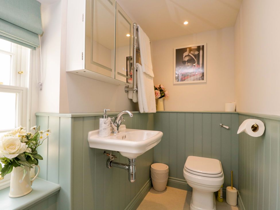 A bathroom with a sink and toilet at Beech in Newbury