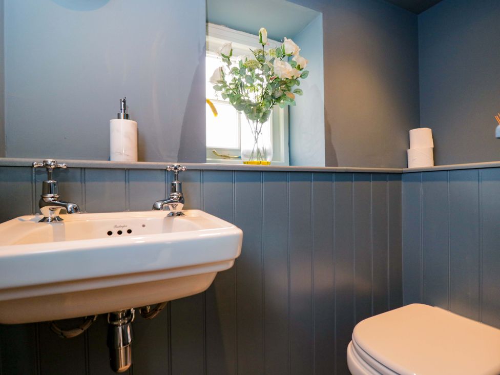 A bathroom with a sink and toilet at Beech in Newbury