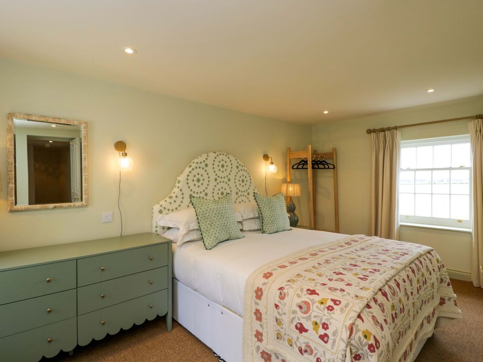 A bedroom with a bed and dresser at Hazel in Elcot near Kintbury