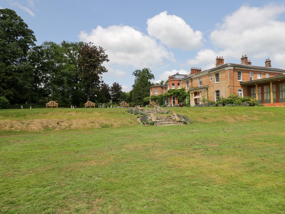 A garden with a house and steps at Hazel in Elcot near Kintbury