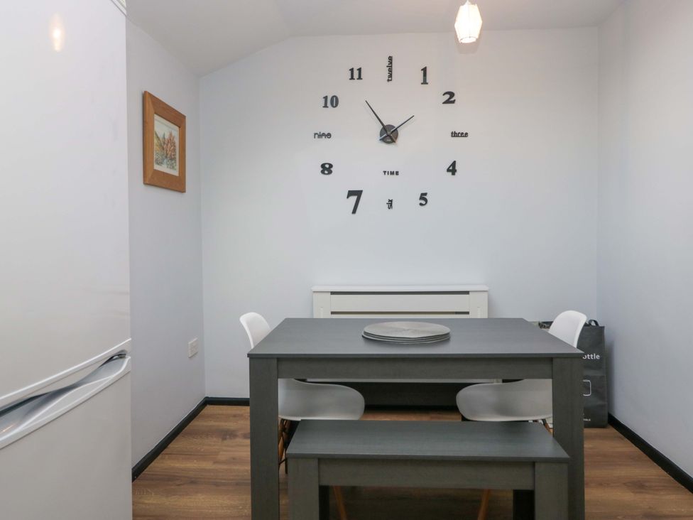 A dining room with a table and chairs at Havelock Hideaway Windermere