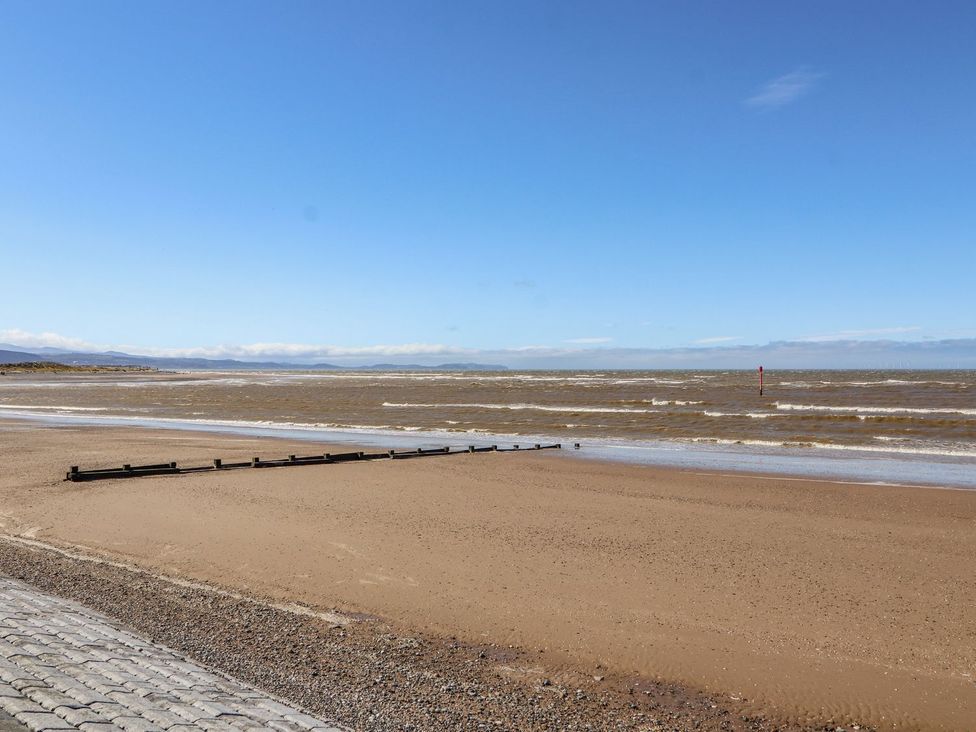 A beach with sand and water at Mount House in Bryniau near Dyserth