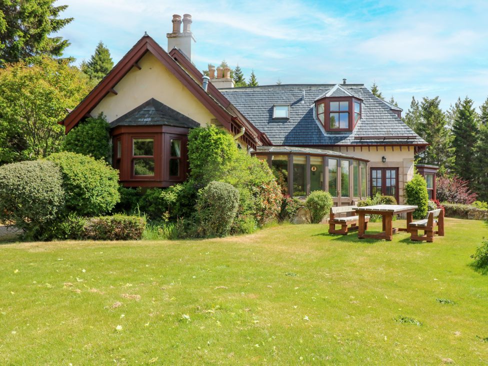 A house with a garden and outdoor seating at Claybockie near Braemar