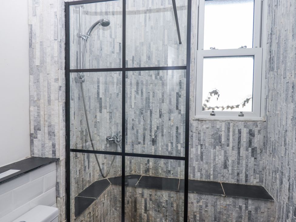 A bathroom with a shower and a toilet at Delmonte Lodge in Torquay