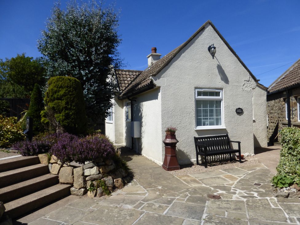 A house with a garden area at Meadow Cottage in Staintondale near Cloughton