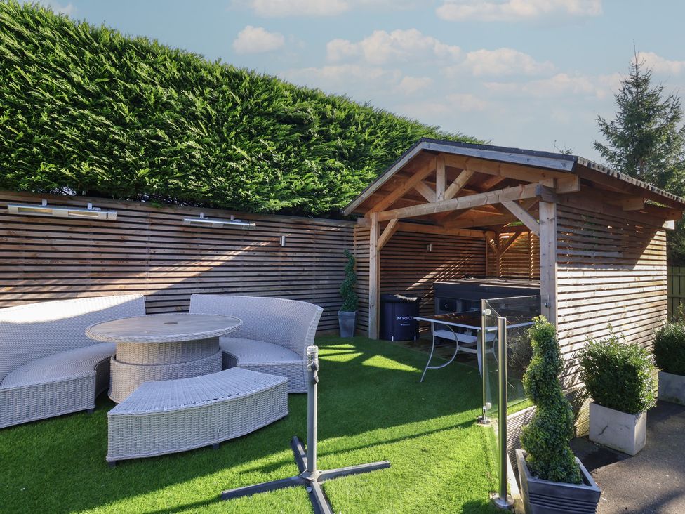 A garden area with seating and a gazebo at Ten Gables in Driffield
