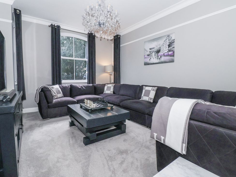 A living room with a sofa and coffee table at Ten Gables in Driffield