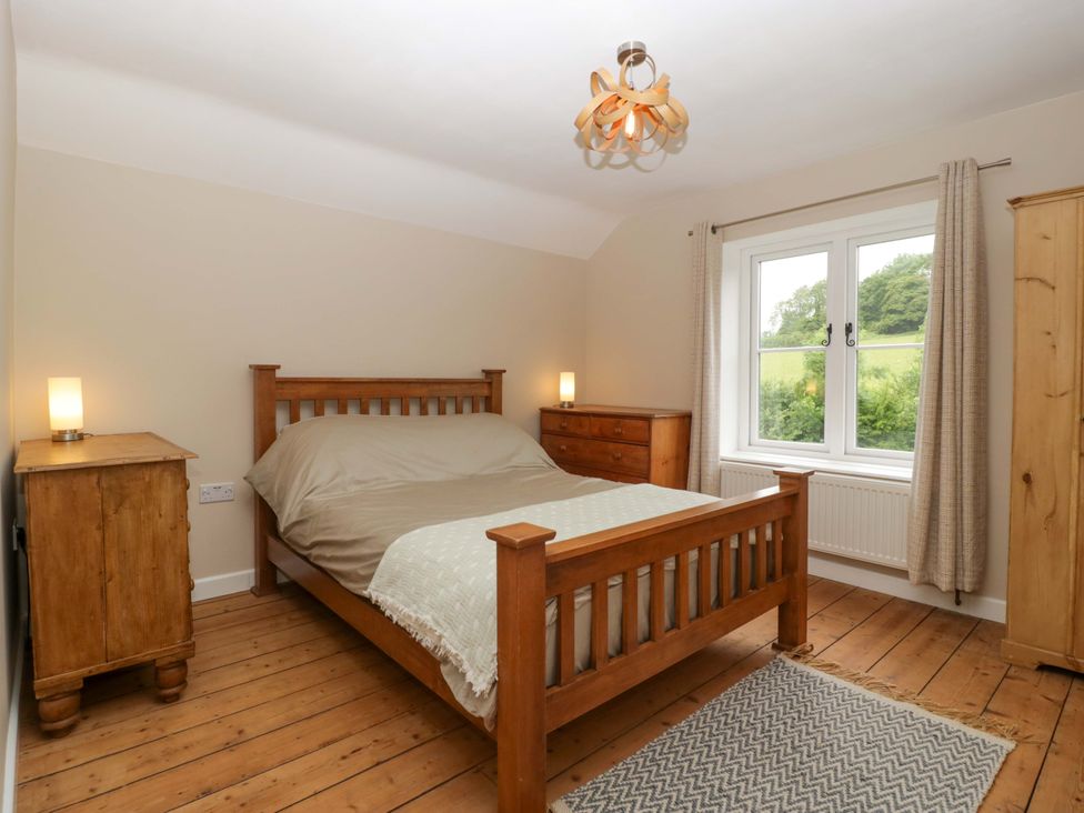 A bedroom with a bed and bedside tables at 2 Loxter Villas Wellington Heath near Ledbury