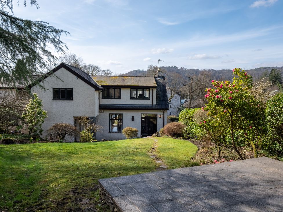 A house with garden and pathway at Marina View Bowness-On-Windermere