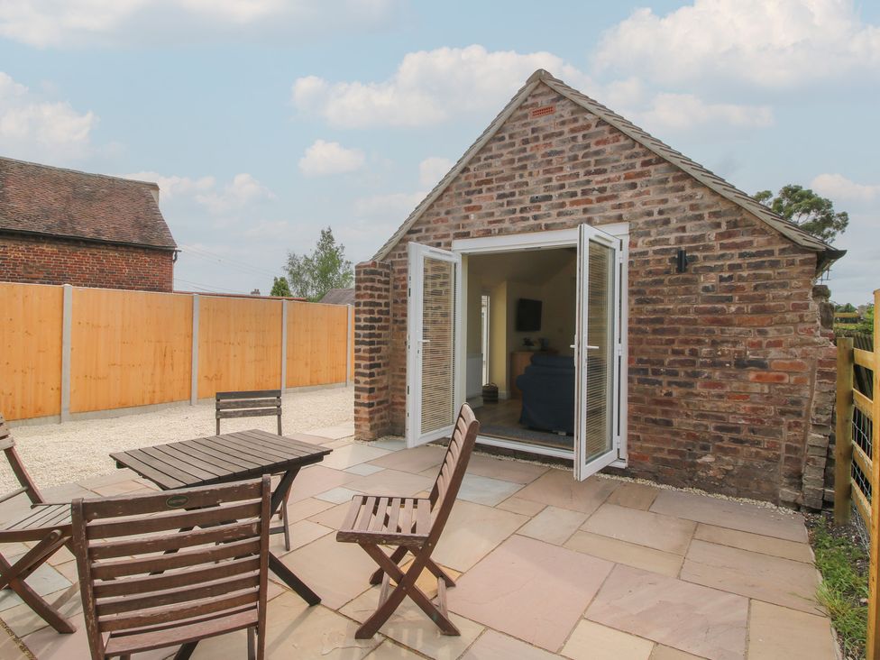An outdoor area with a table and chairs at The Old Piggery in Shifnal