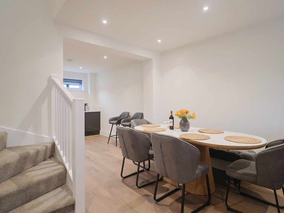 A dining room with a table and chairs at Oak lodge Westonzoyland nr. Bridgwater