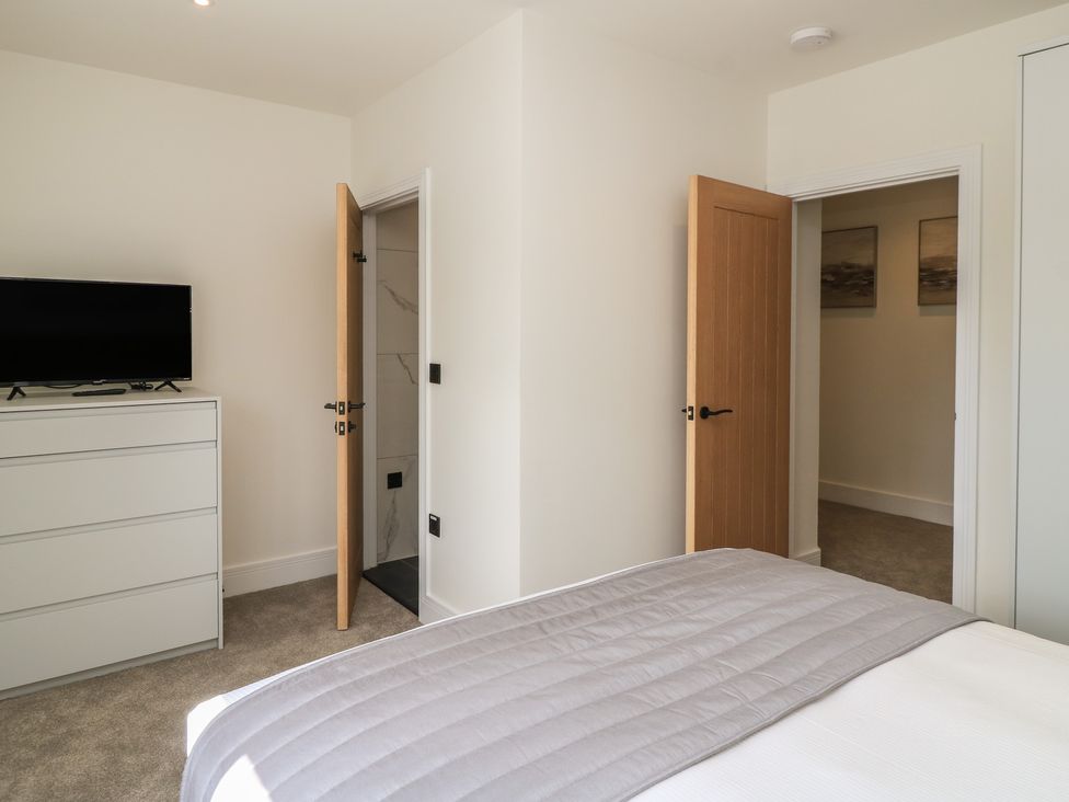 A bedroom with a television and a drawer unit at Oak Lodge in Westonzoyland nr. Bridgwater
