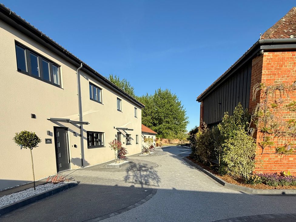 A driveway between buildings at Oak Lodge Westonzoyland nr. Bridgwater